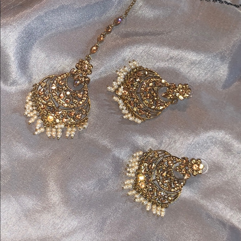 Earrings and tika set